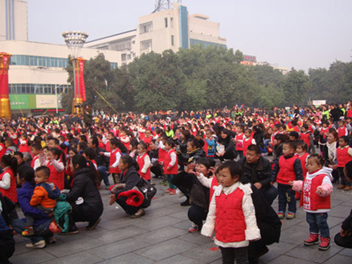 乐乐贝贝幼儿园亲子运动会安保现场