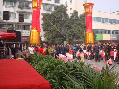 乐乐贝贝幼儿园亲子运动会安保现场